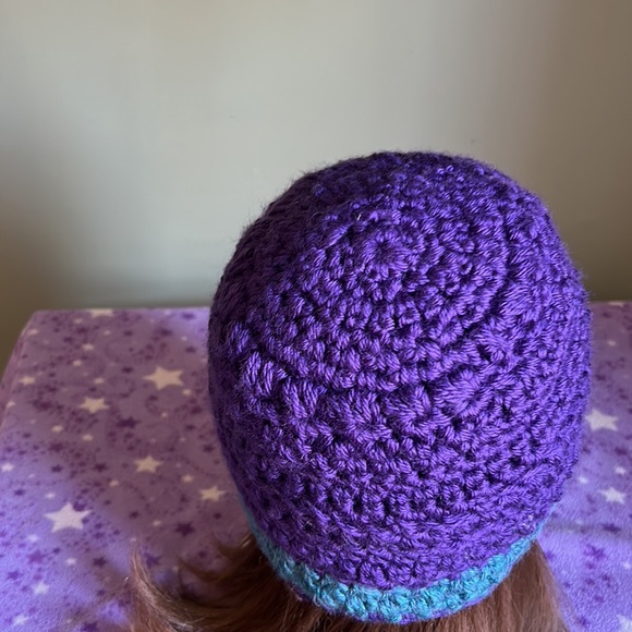 Crochet satin acrylic yarn beanie medium new - Picture 6 of 6